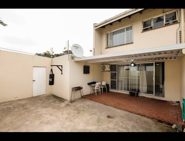 3 BEDROOM TOWNHOUSE FOR SALE IN GLENWOOD